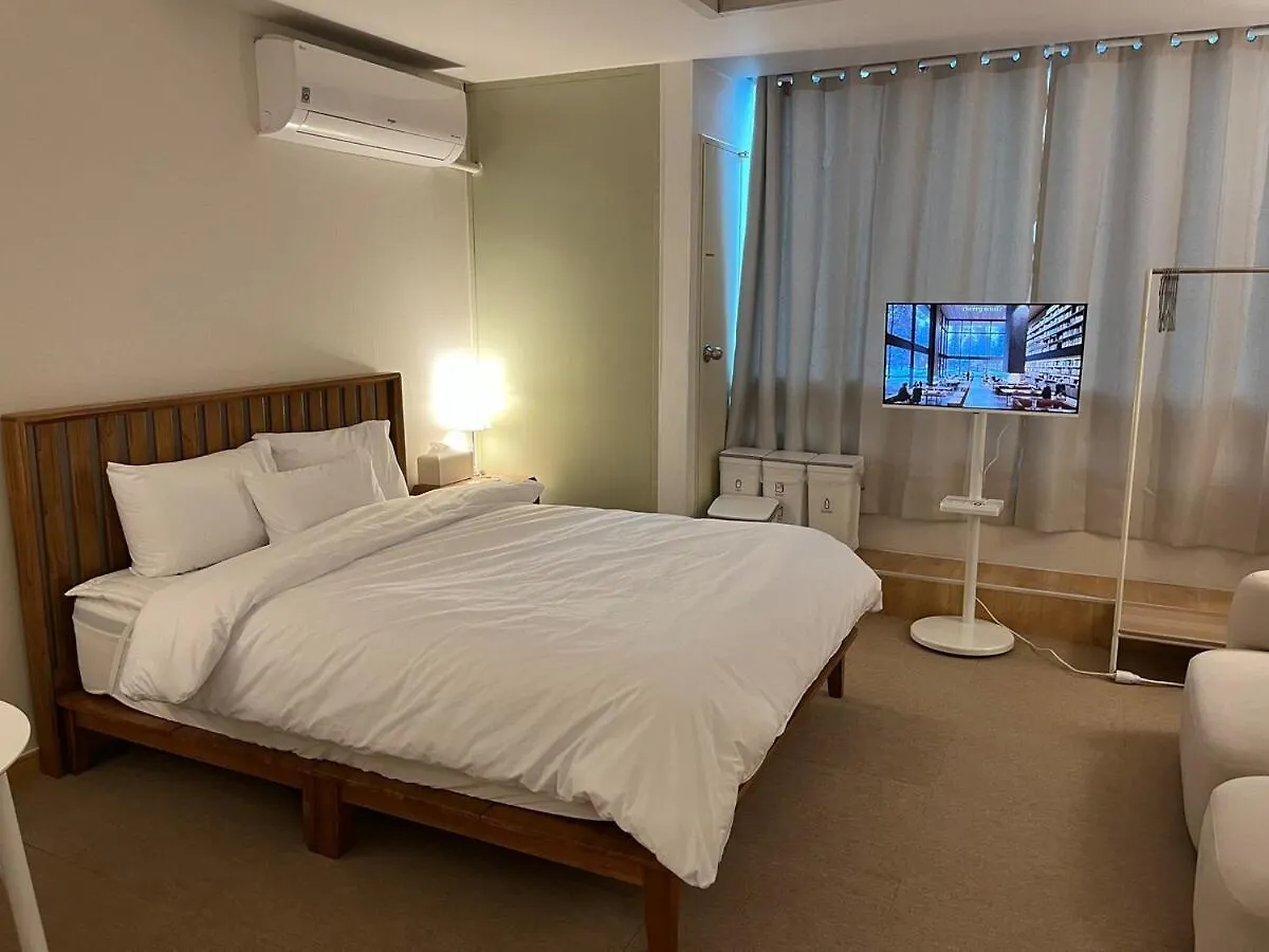 Sweet Home In Hongdae 1 Minute Away Сеул Южная Корея